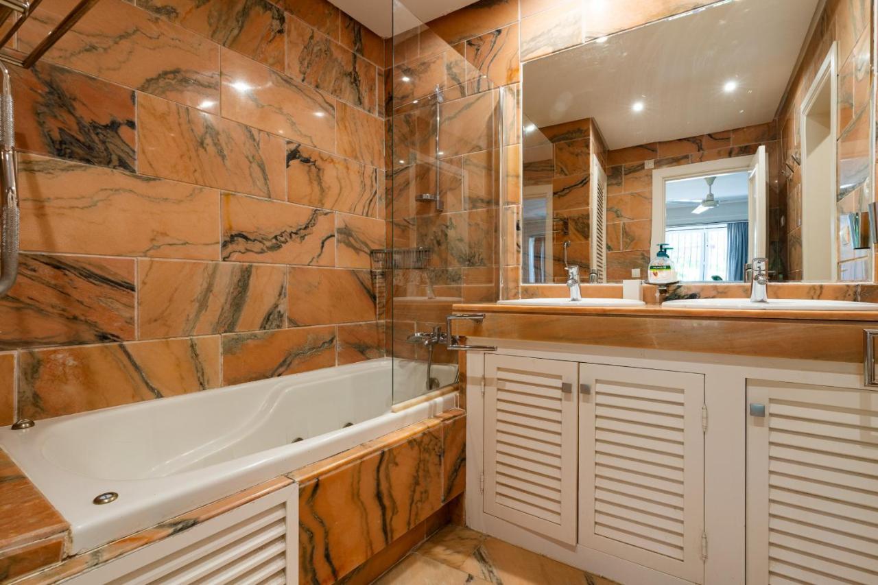 White Pearl Beach Elviria Марбеля Екстериор снимка